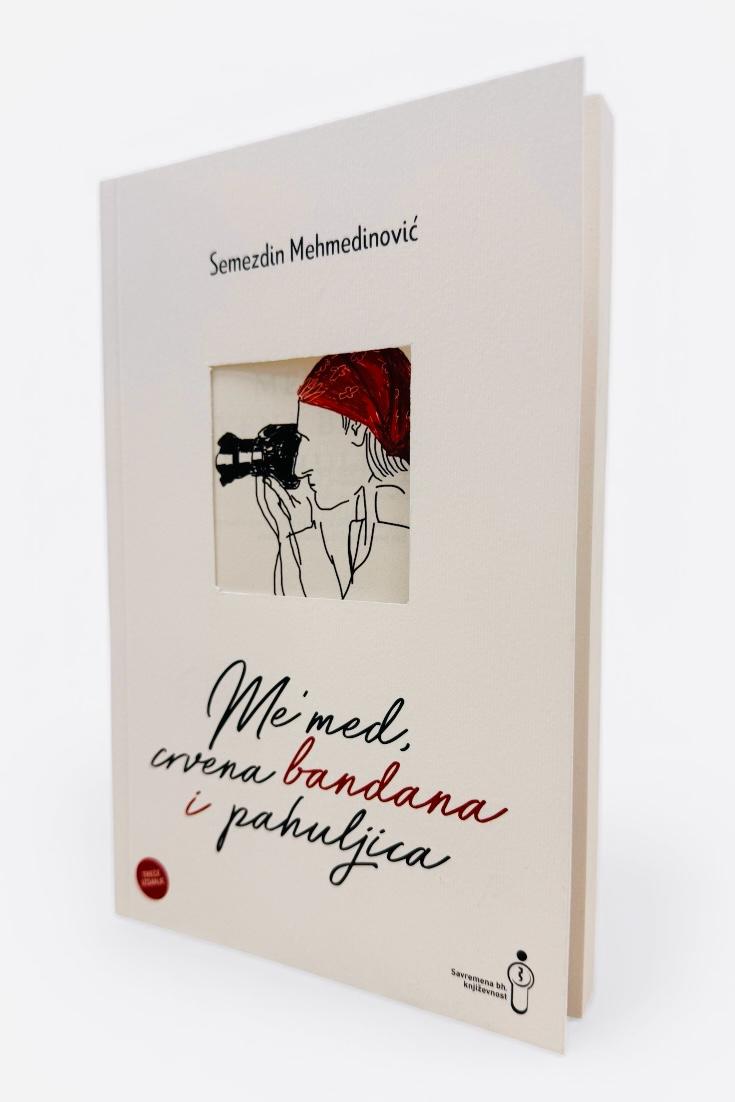 Memed, crvena bandana i pahuljica